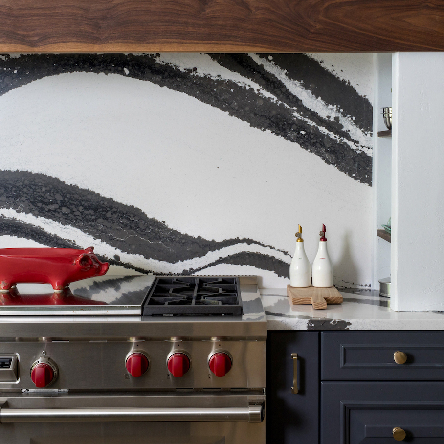 kitchen-backsplash-detail-black-and-white